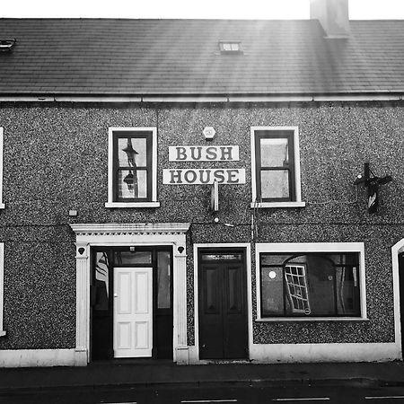 Bush House Accommodation - The Courthouse Apartment ブッシュミルズ エクステリア 写真